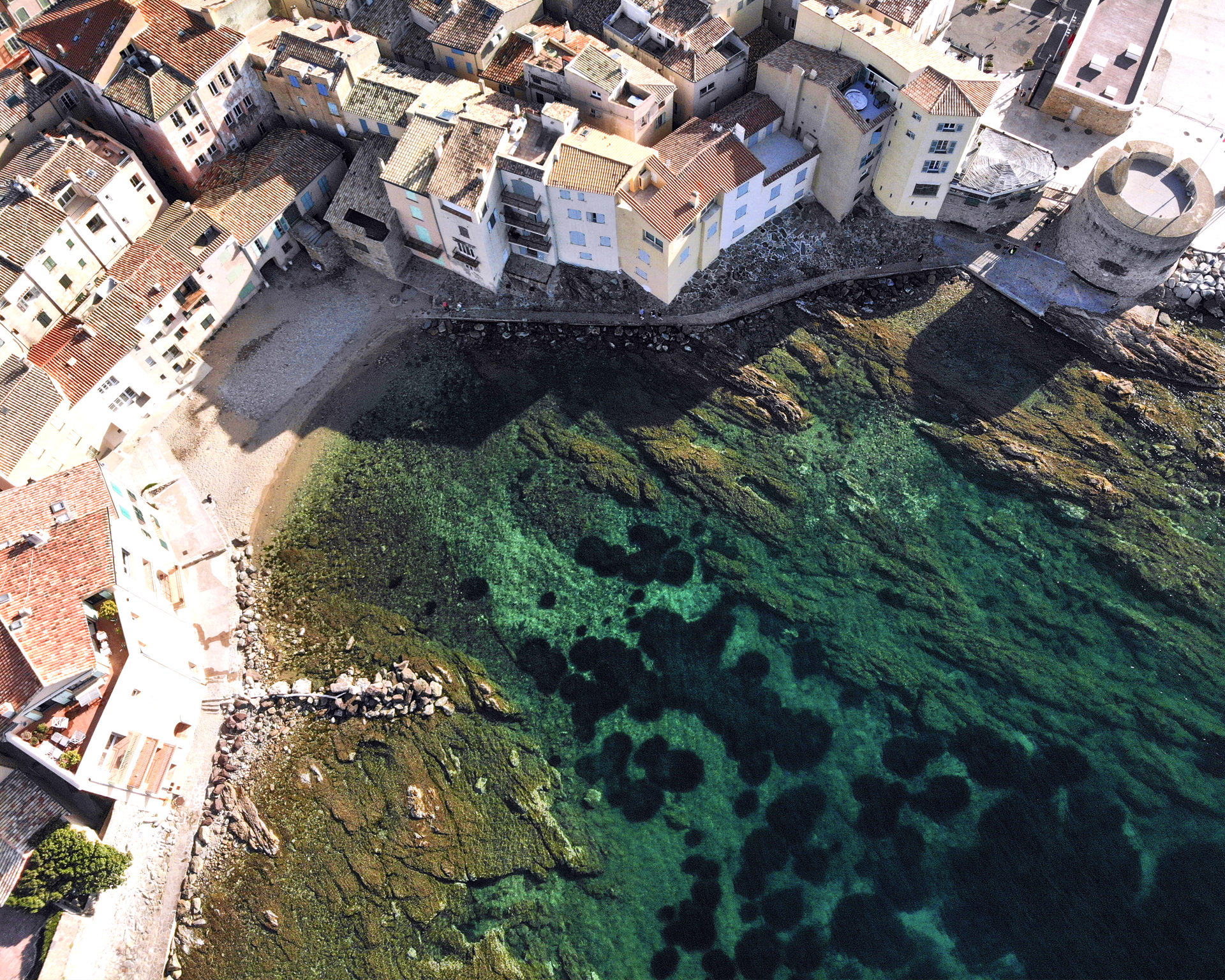 Cote d'azur beach houses bay